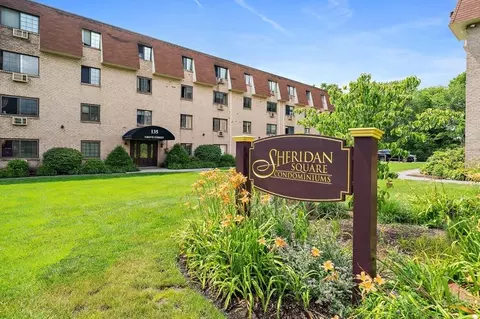 135 Grove St #111, Rockland, MA 02370