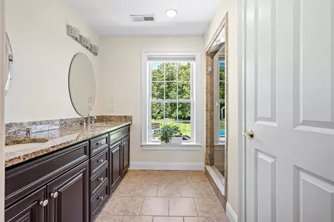 Bath - 48 Summer Rd, Berlin, MA 01503 photo 2 of 7