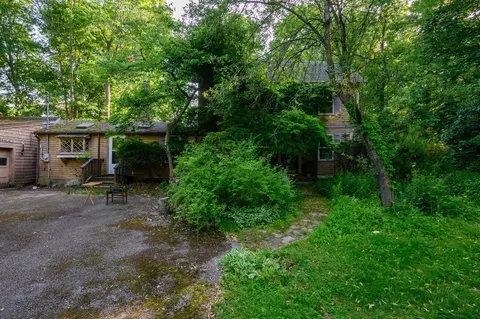 60 Thaxter St, Hingham, MA 02043
