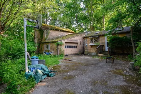 60 Thaxter St, Hingham, MA 02043 photo 2