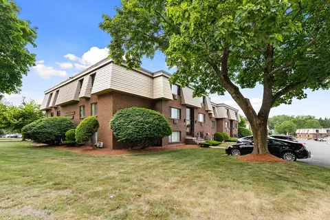 5 Hallmark Gdns #12, Burlington, MA 01803