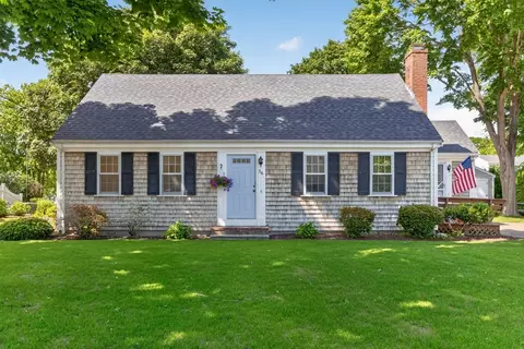 56 Field St, Falmouth, MA 02540