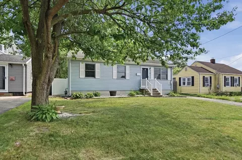 Exterior - 29 Rosella St, Springfield, MA 01118 photo 5 of 9
