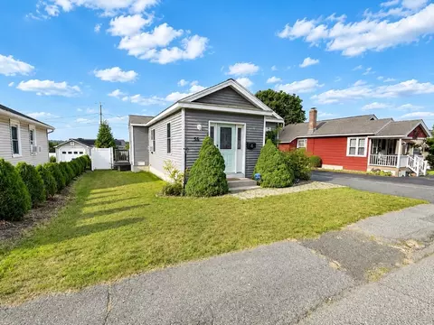 55 Hill St, Hopedale, MA 01747