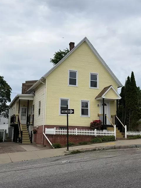 52 Harrison St, Worcester, MA 01604