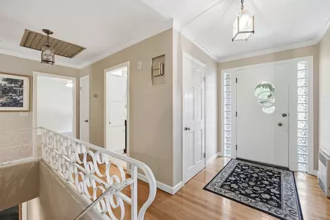 22 Maxdale Rd, Worcester, MA 01602 photo 2