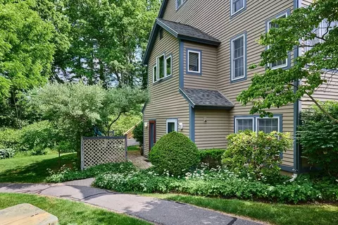 57 Amity Pl #57, Amherst, MA 01002