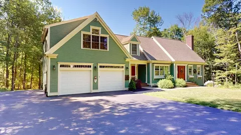 2525 Wallum Lake Rd, Pascoag, RI 02859