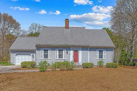 43 Neshobe Rd, Mashpee, MA 02649