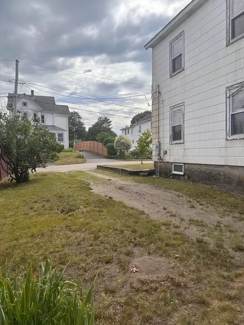 Exterior - 20 Summit Ave, Mansfield, MA 02048 photo 4 of 6