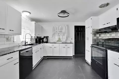 Kitchen - 135 Bulat Dr, Springfield, MA 01129 photo 5 of 8