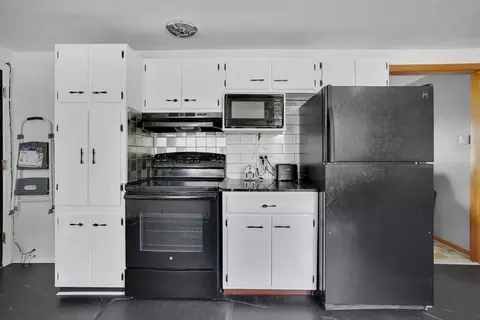 Kitchen - 135 Bulat Dr, Springfield, MA 01129 photo 7 of 8