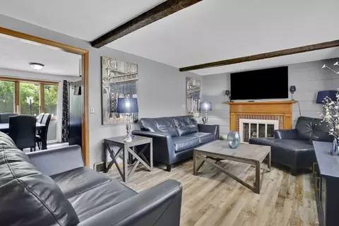 Living - 135 Bulat Dr, Springfield, MA 01129 photo 2 of 3