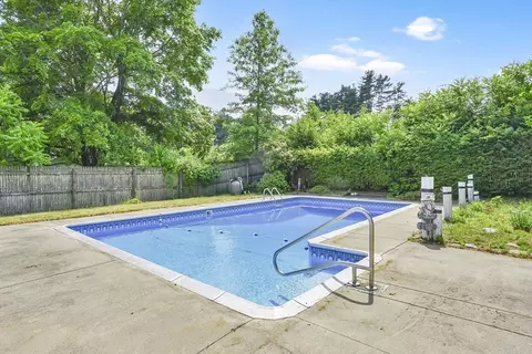 Exterior - 135 Bulat Dr, Springfield, MA 01129 photo 5 of 14