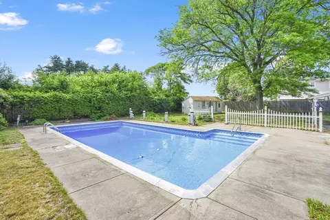 Exterior - 135 Bulat Dr, Springfield, MA 01129 photo 3 of 14