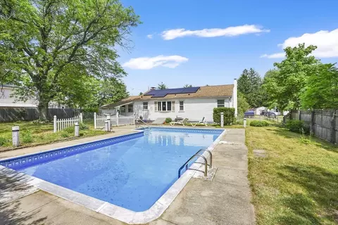 Exterior - 135 Bulat Dr, Springfield, MA 01129 photo 4 of 14