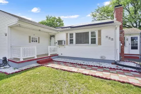 Exterior - 135 Bulat Dr, Springfield, MA 01129 photo 9 of 14