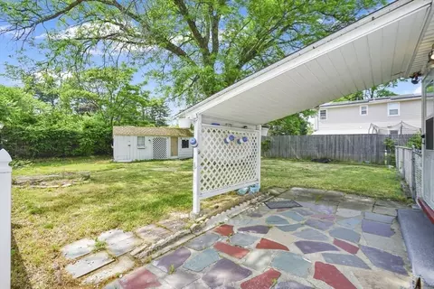 Exterior - 135 Bulat Dr, Springfield, MA 01129 photo 12 of 14