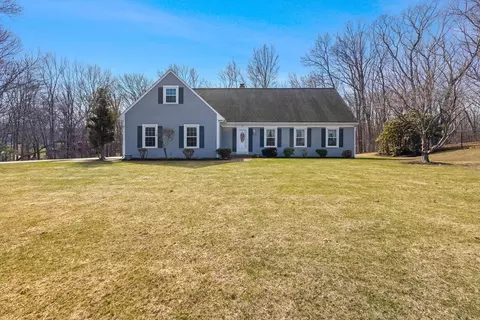91 Rosewood Ln, North Attleboro, MA 02760