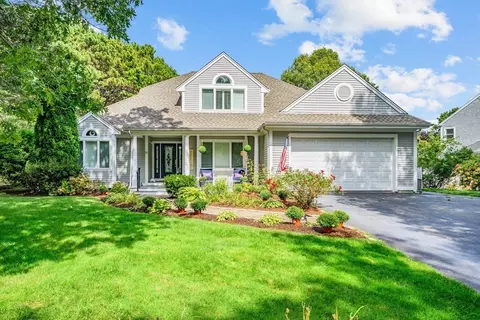 72 Bayshore Dr, Mashpee, MA 02649
