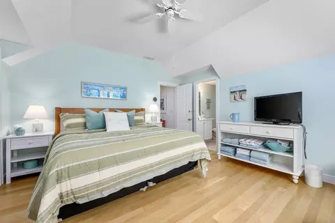 Bedroom - 72 Bayshore Dr, Mashpee, MA 02649 photo 3 of 3