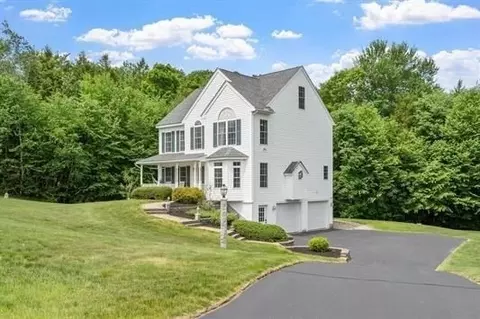 8 Jana, Sandown, NH 03873