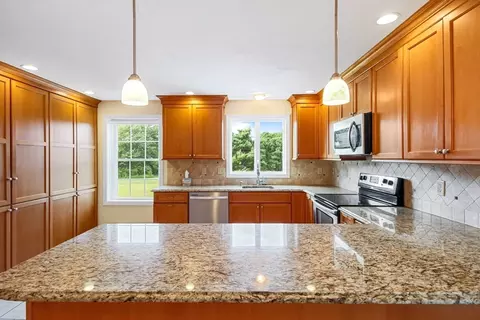 21 Randall Rd, Berlin, MA 01503 photo 9