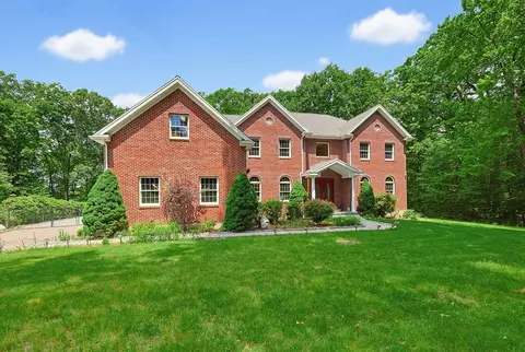 23 Goodnow Ln, Framingham, MA 01702