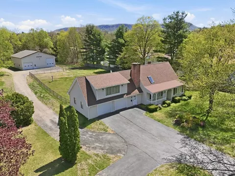 55 South St, Easthampton, MA 01027