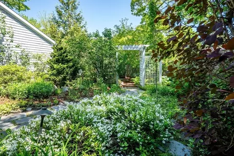 Exterior - 96 Greensward Rd, Mashpee, MA 02649 photo 8 of 10