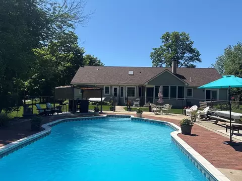 471 Hoppin Hill Ave, North Attleboro, MA 02760