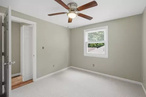 Bedroom - 20 Entrybrook Dr, Springfield, MA 01108 photo 3 of 3