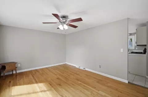 Living - 20 Entrybrook Dr, Springfield, MA 01108 photo 2 of 7