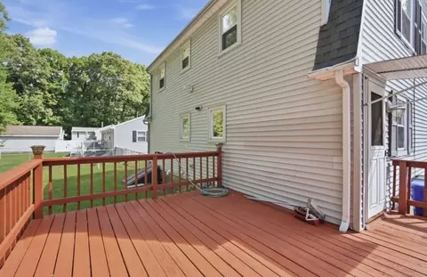 Exterior - 20 Entrybrook Dr, Springfield, MA 01108 photo 5 of 7