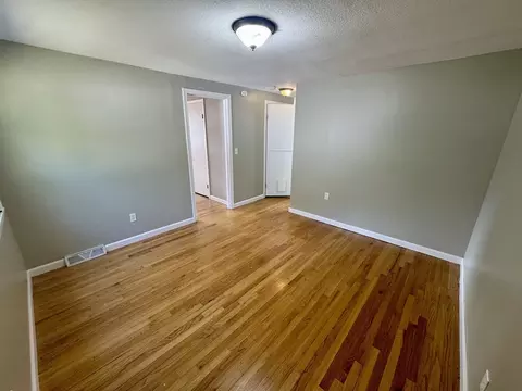 Living - 20 Entrybrook Dr, Springfield, MA 01108 photo 6 of 7