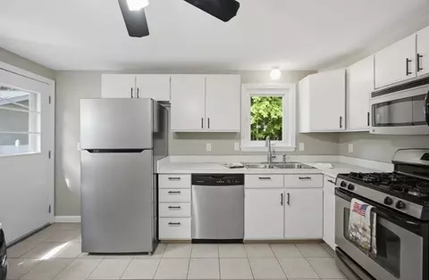 Kitchen - 20 Entrybrook Dr, Springfield, MA 01108 photo 2 of 3