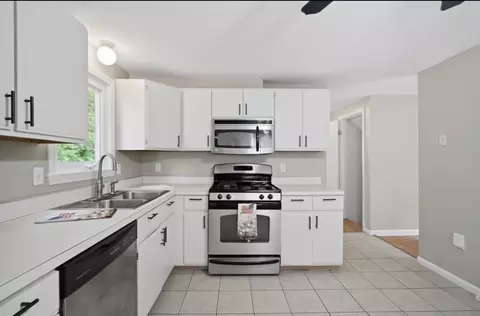 Kitchen - 20 Entrybrook Dr, Springfield, MA 01108 photo 3 of 3
