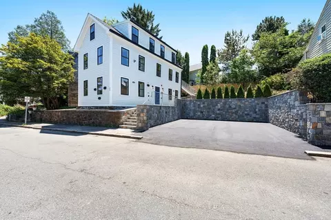 290 Washington St #B, Marblehead, MA 01945