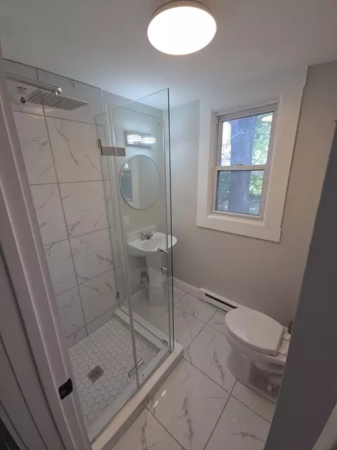 Bath - 49 Corona St, Springfield, MA 01104 photo 4 of 5