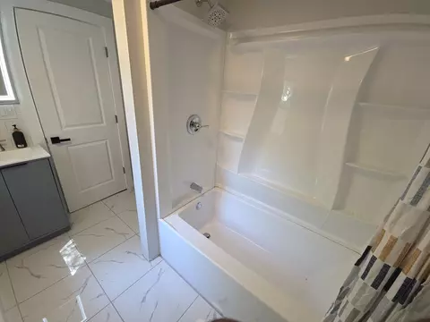 Bath - 49 Corona St, Springfield, MA 01104 photo 1 of 5