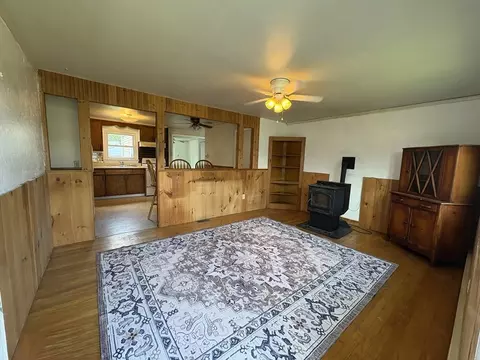Living - 40 Partridge Dr, Springfield, MA 01119 photo 2 of 3