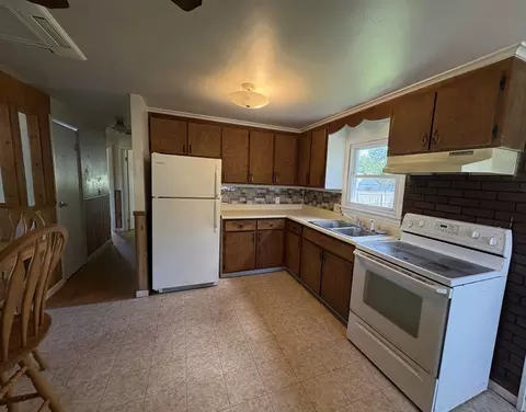 Kitchen - 40 Partridge Dr, Springfield, MA 01119 photo 2 of 2