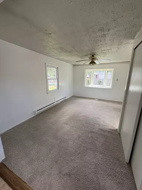 Living - 40 Partridge Dr, Springfield, MA 01119 photo 1 of 3