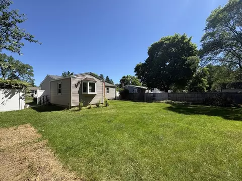 Exterior - 40 Partridge Dr, Springfield, MA 01119 photo 4 of 5