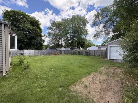 Exterior - 40 Partridge Dr, Springfield, MA 01119 photo 5 of 5