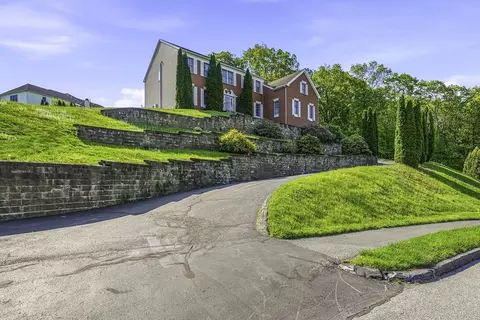 34 Hemingway St, Shrewsbury, MA 01545