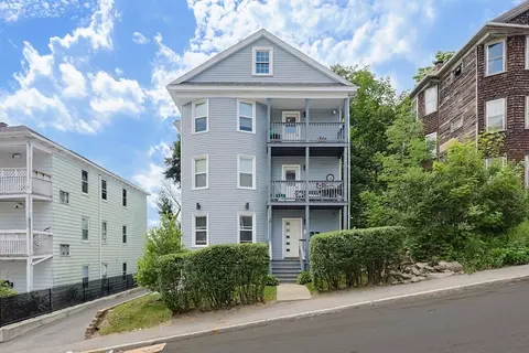 15 Stanton St, Worcester, MA 01605