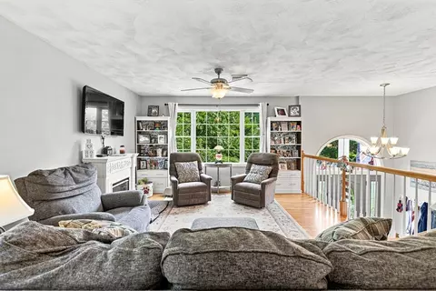 Living - 793 Montgomery, Fall River, MA 02720 photo 2 of 3