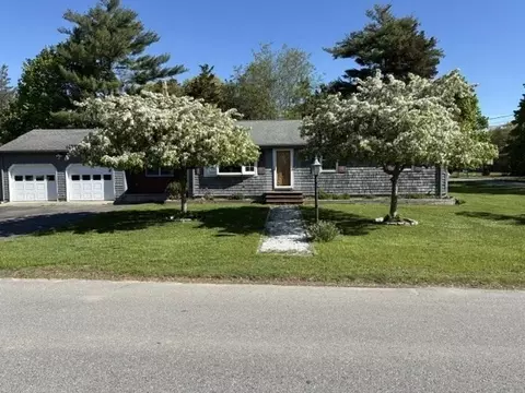 7 Villa Ave, Swansea, MA 02777