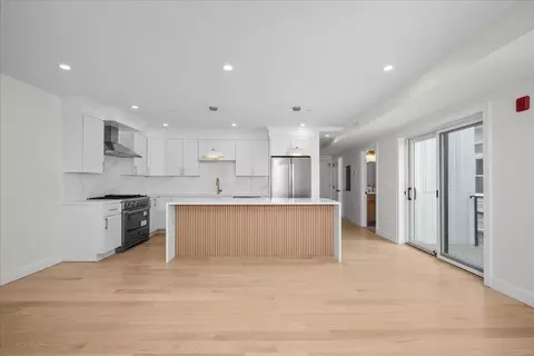 595 Broadway #302, Somerville, MA 02145